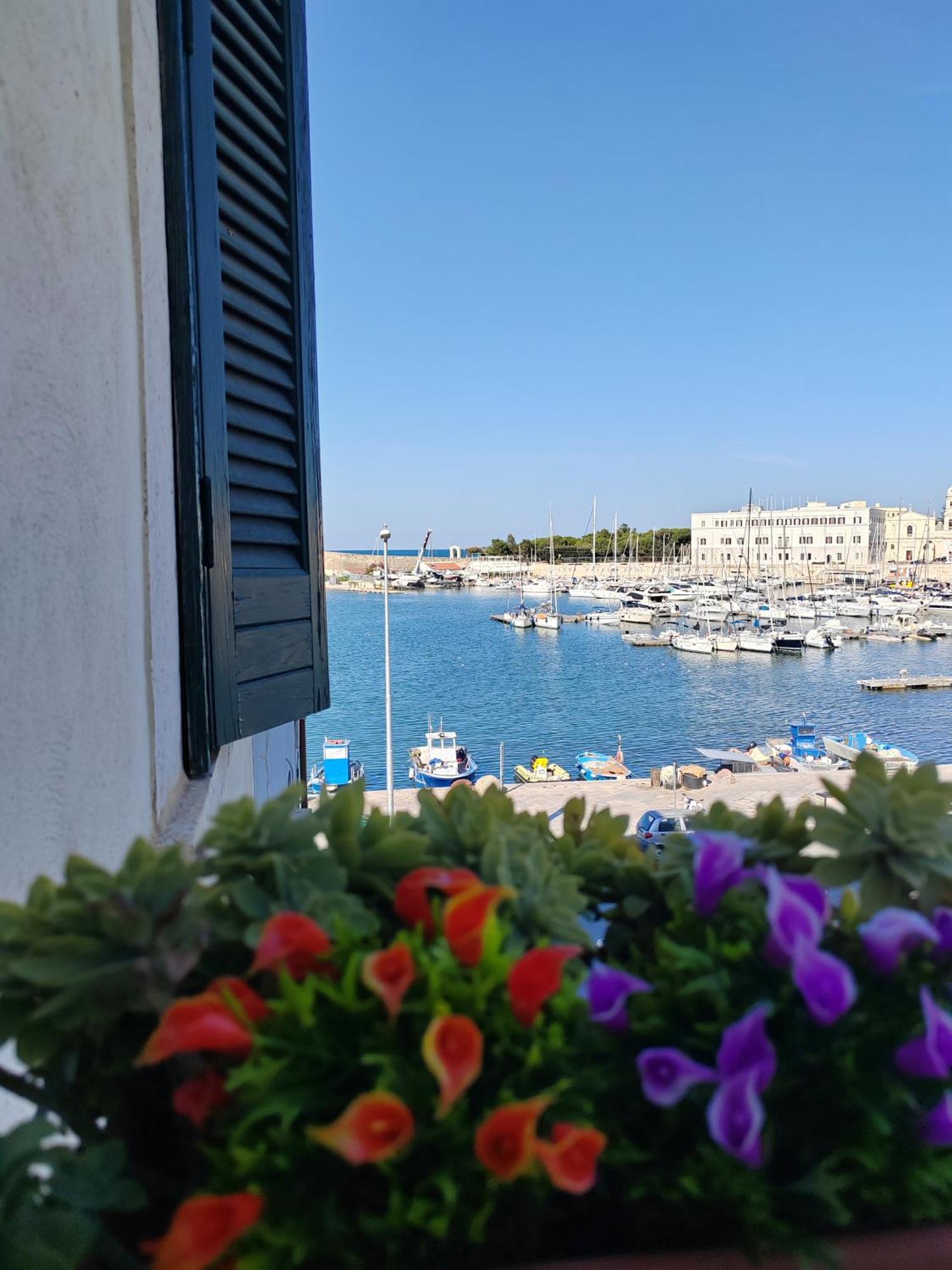 La Finestra Sul Porto Apartment ตรานิ ภายนอก รูปภาพ