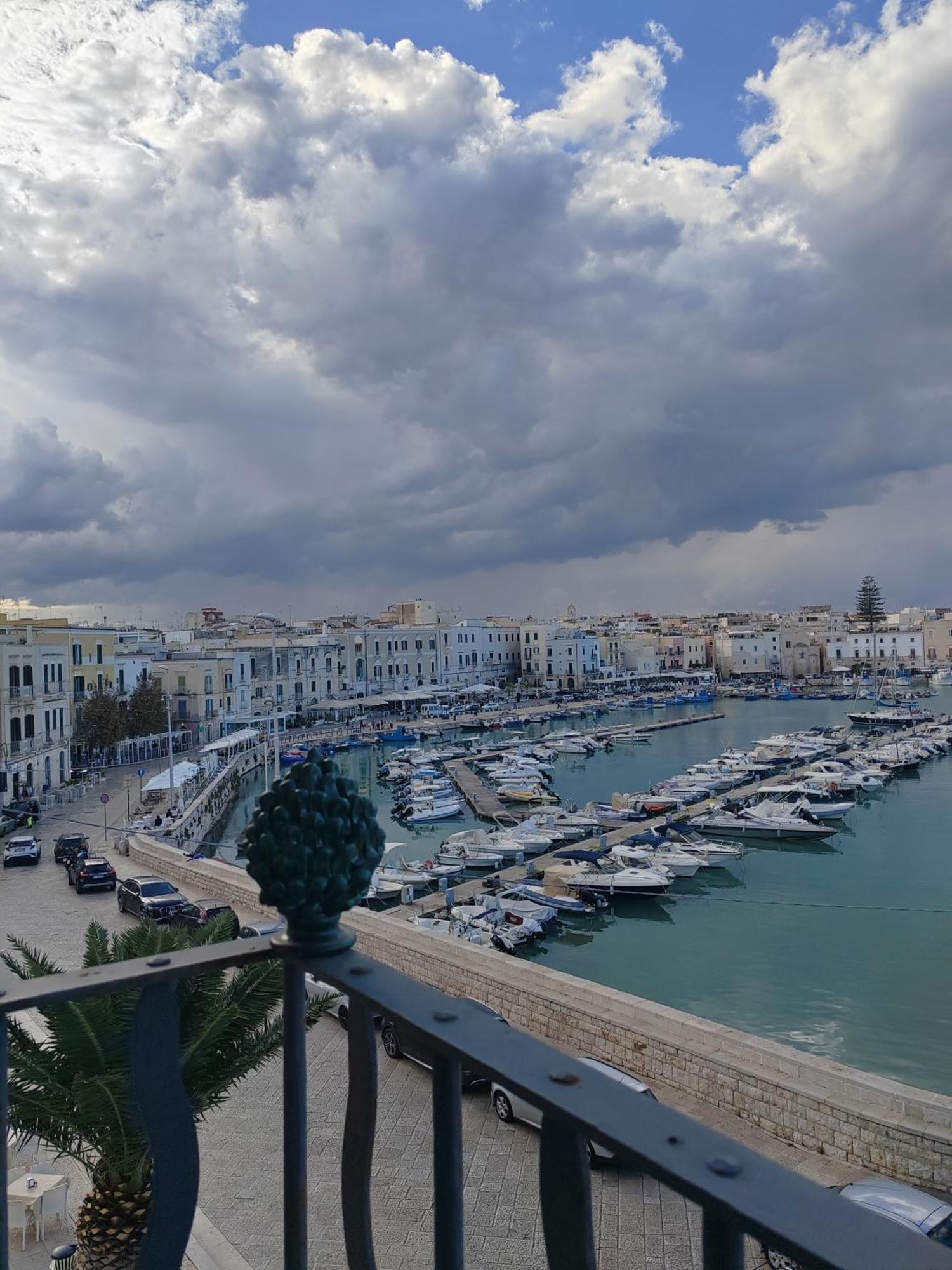 La Finestra Sul Porto Apartment ตรานิ ภายนอก รูปภาพ